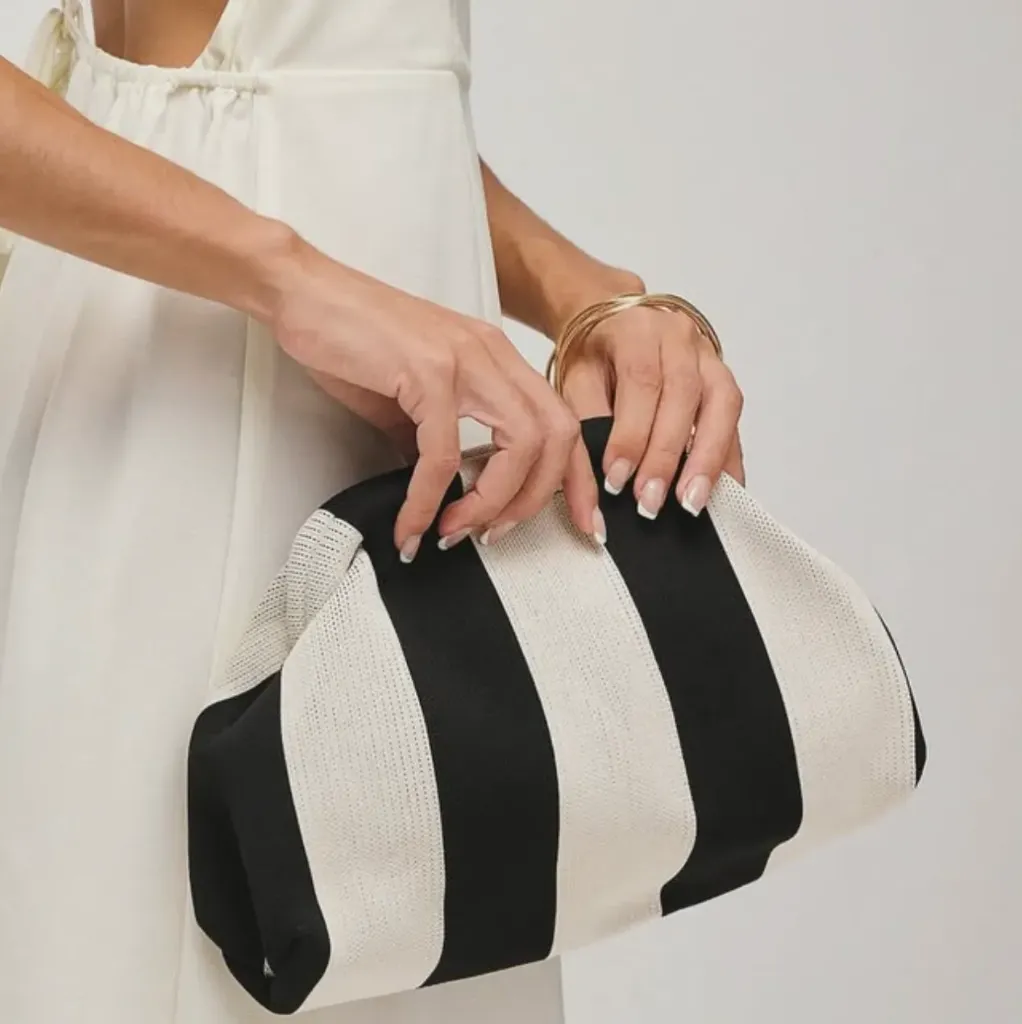 CARTERA DE RAYAS  TEJIDA A MANO FOLKLORE   